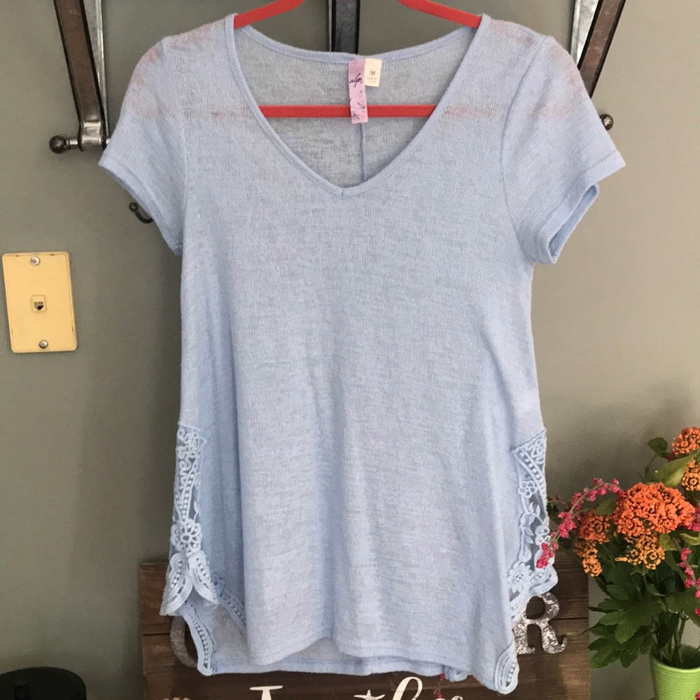 NWOT Alya Top with lace detail - Sz M